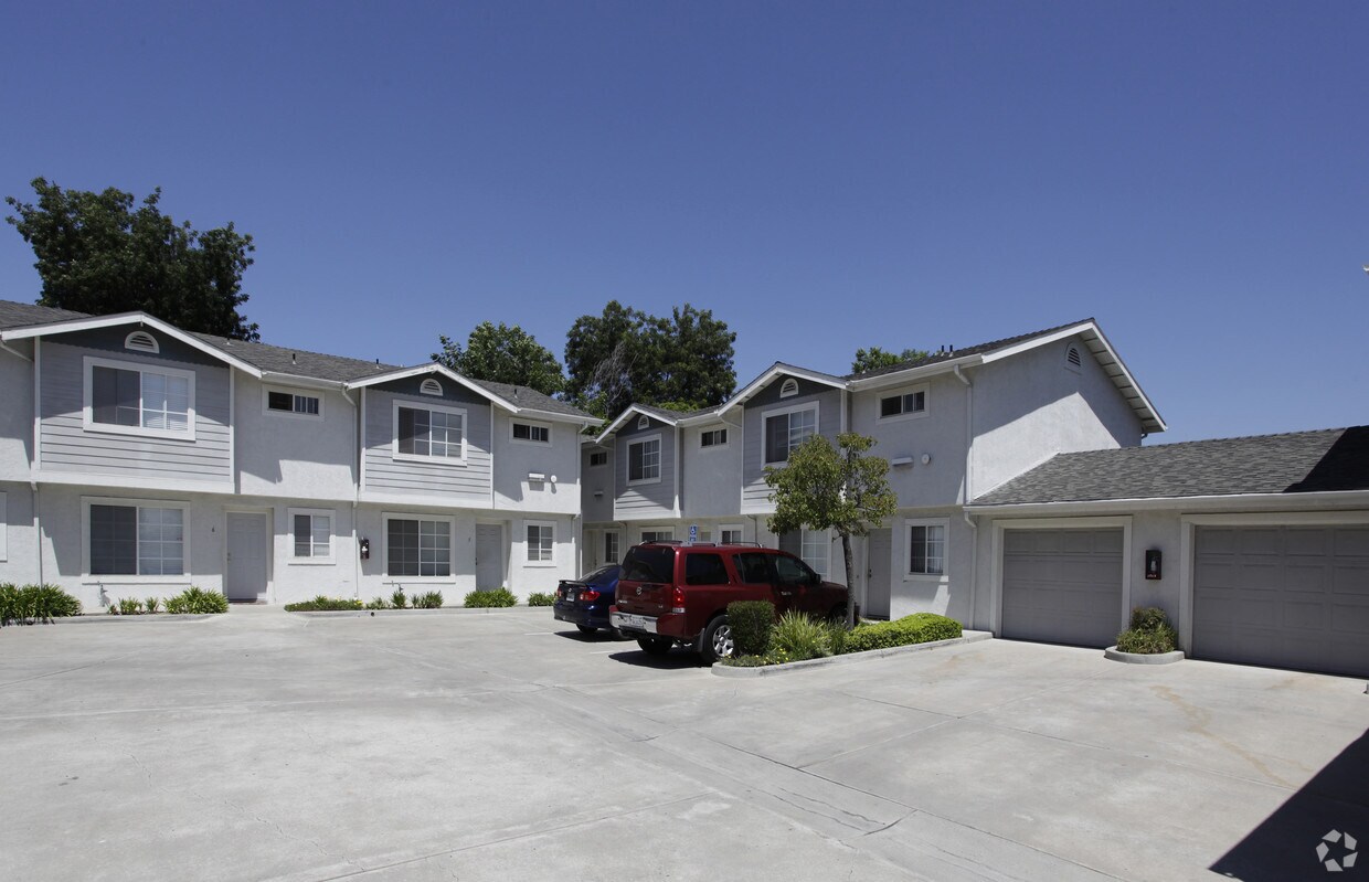 Building Photo - 8708 Lamar St