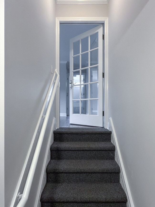 Building Photo - 346 Southbury Rd