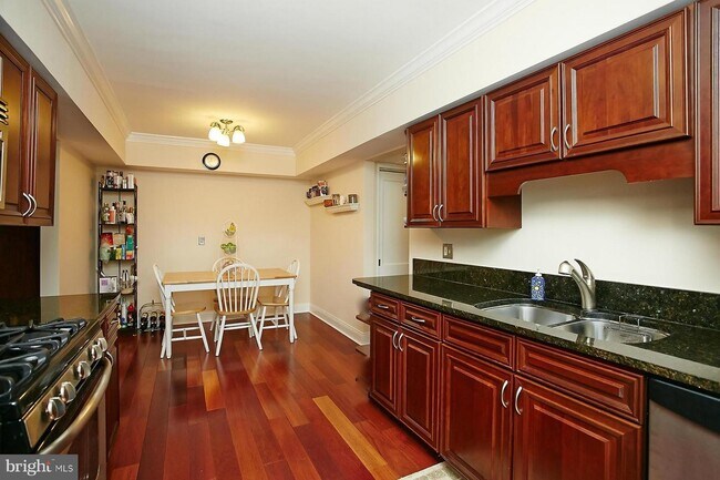 Kitchen - 4225 N Henderson Rd
