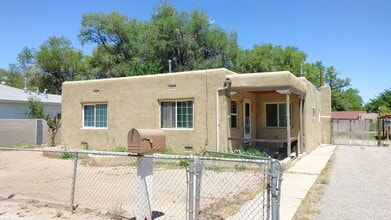 Building Photo - 1315 Jeannette Ave SW