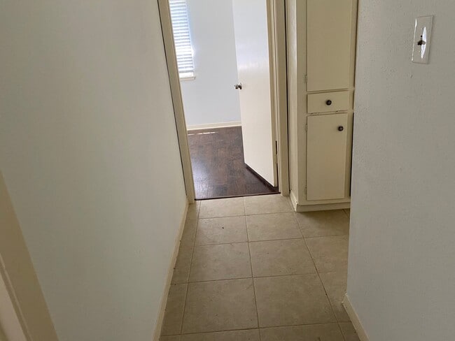 Building Photo - 3826 Botany Ln