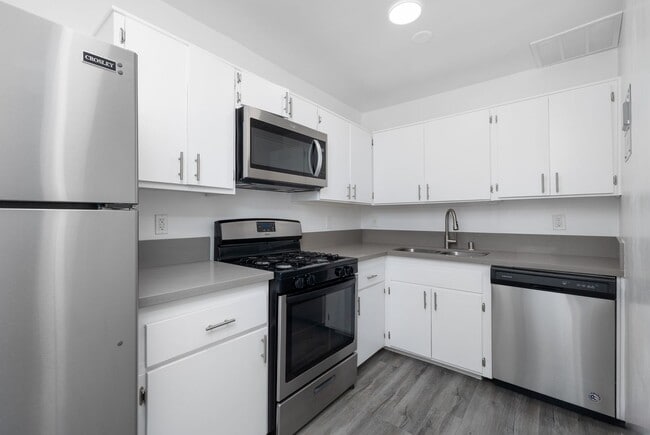 Interior Photo - 4950 Coldwater Canyon