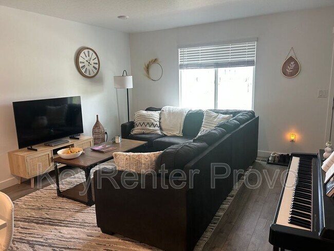 Foto del edificio - 1084 E Seaside St