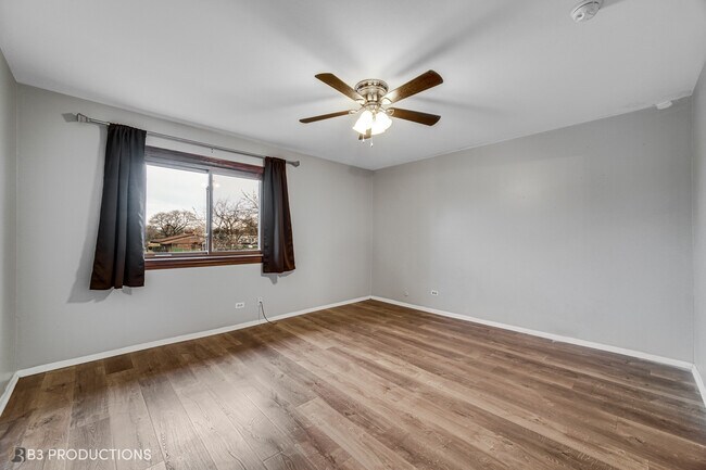 Building Photo - 18077 Live Oak Ct