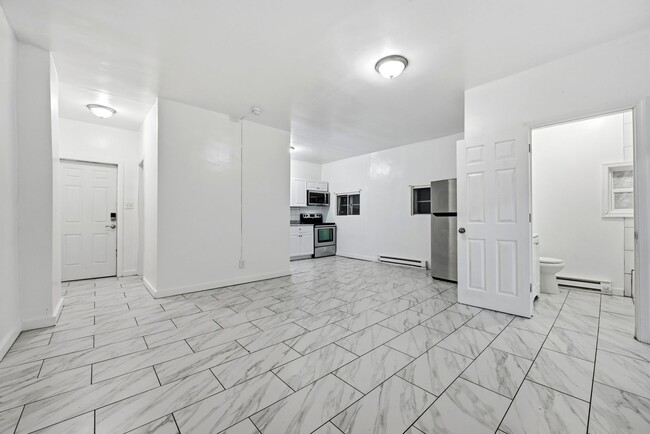 Building Photo - 140 N 7th St