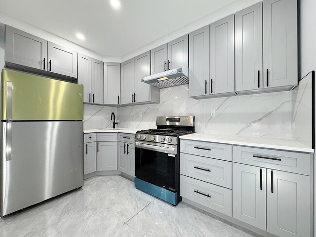 Building Photo - 333 87th St