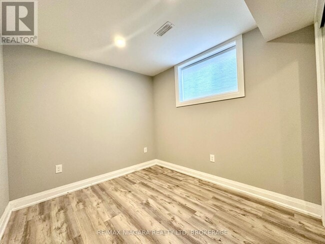 Building Photo - 39 Grove Ave