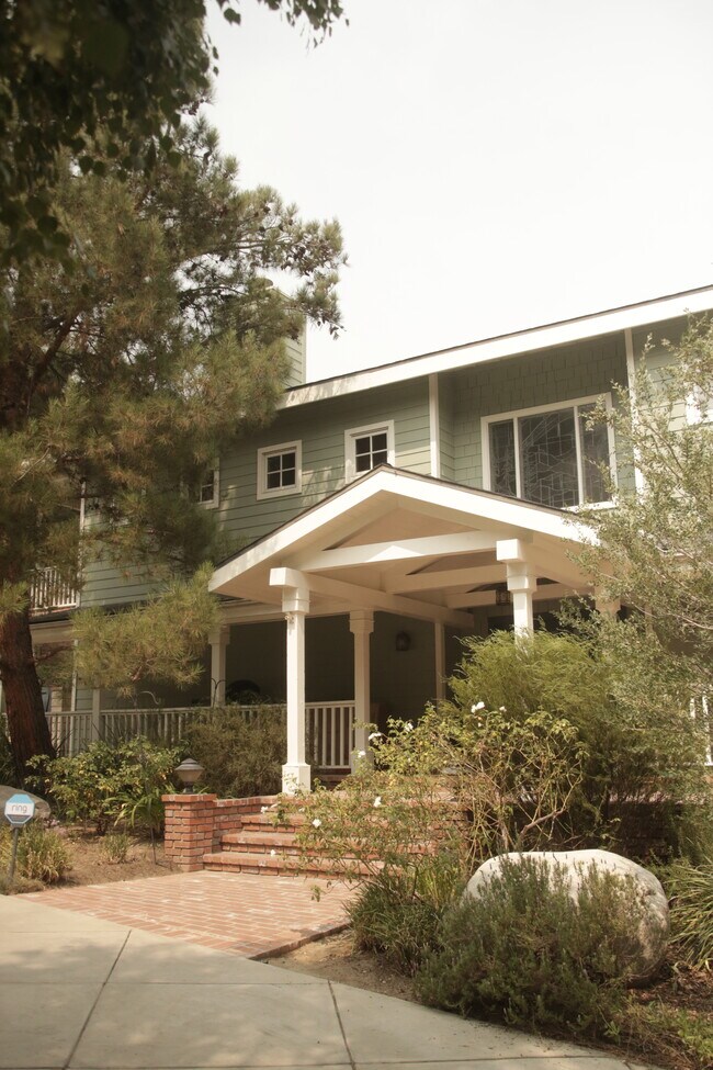 Foto del edificio - 9423 Wheatland Ave