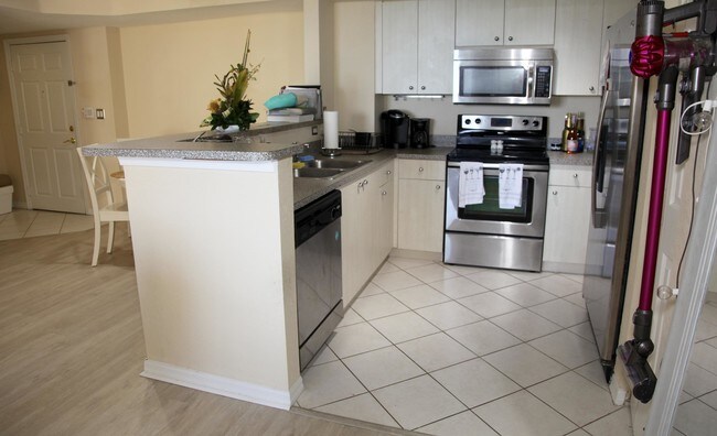 Building Photo - 1801 N Flagler Dr