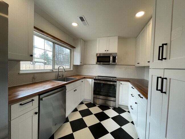 Foto del edificio - 1030 Lincoln St