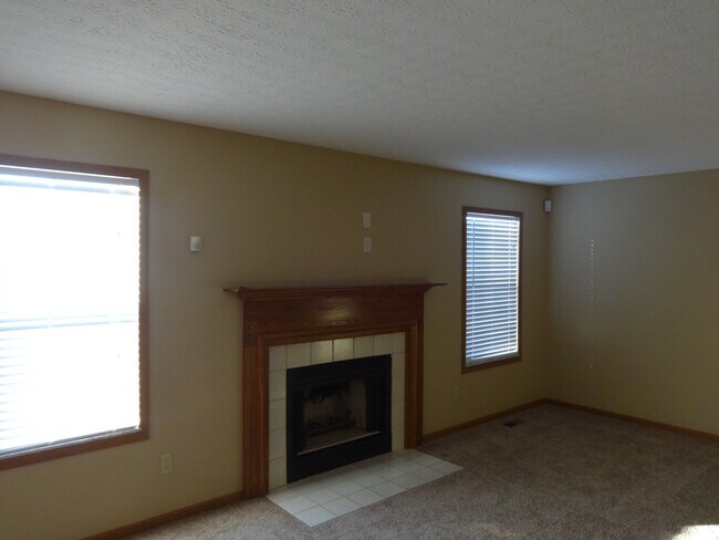 Building Photo - 4633 Stratford Lane