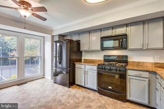 Building Photo - 12369 Manchester Way
