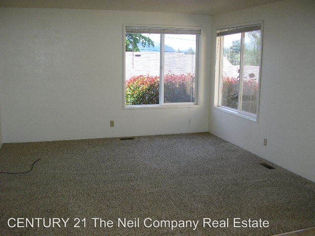2 Br 1 Bath House 2759 W Lorraine Ave For In Building Photo 2 Br 1 Bath House 2759 W Lorraine Ave