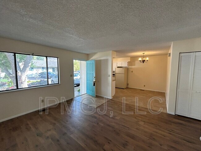 Foto del edificio - 856 Iowa Ave