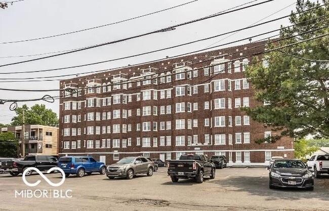 Building Photo - 230 E 9th St