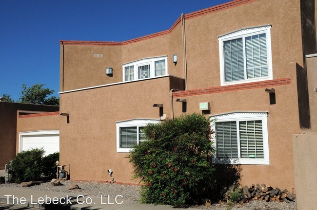 Building Photo - 2452 Plaza Vizcaya NW