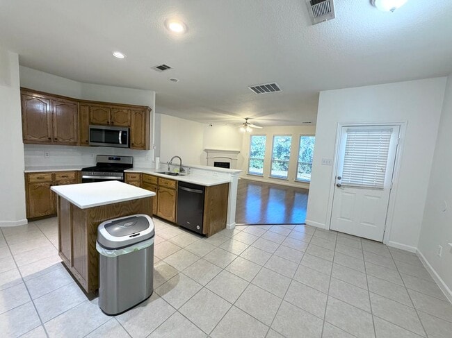 Foto del edificio - 3917 Old Richwood Ln