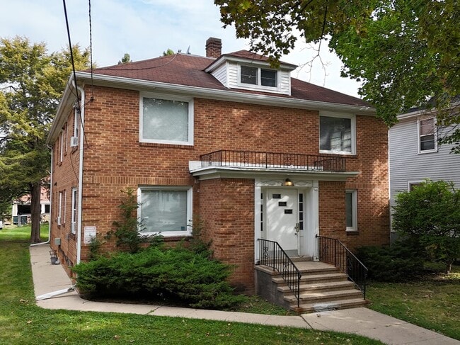 Building Photo - 1126 Vilas Ave