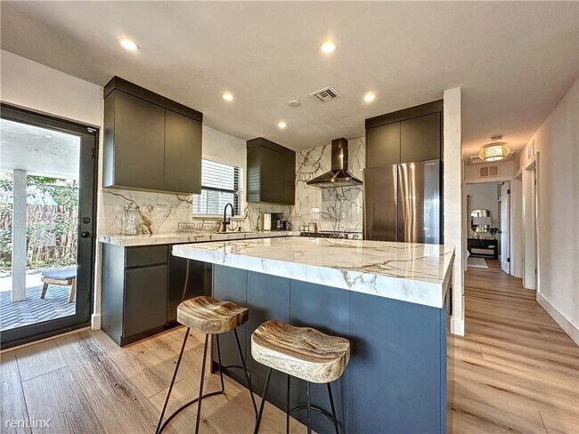 Foto del edificio - 3 br, 2 bath House - 2029 NE 30th St