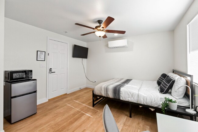 Foto del edificio - 2417 E Wilson Ave