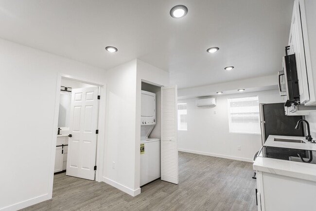 Interior Photo - 18424 Halsted Avenue
