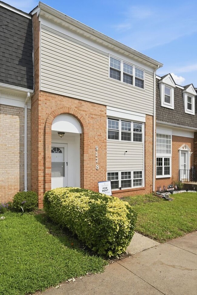 Building Photo - This beautifully designed townhome offers three spacious bedrooms and two and a half refined bath...