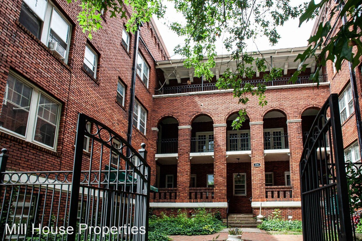 Primary Photo - 116 E Chestnut St