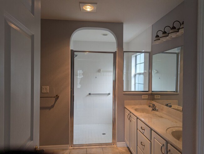 Building Photo - Stonecrest Golfing Community