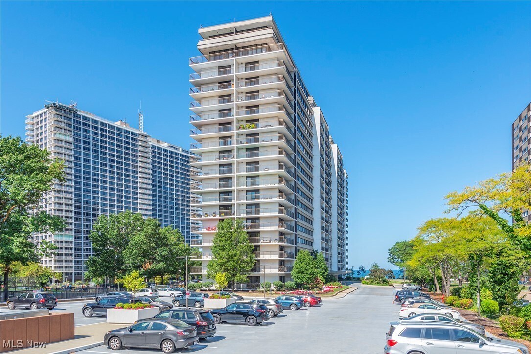 Foto principal - 12550 Lake Ave