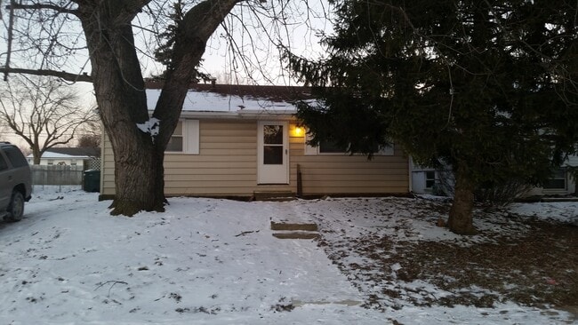 Building Photo - 3900 Lynward Rd