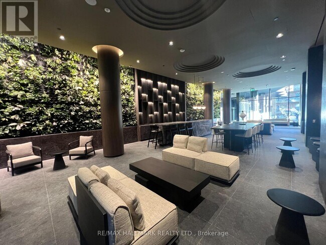 Photo du bâtiment - 120 Broadway Ave