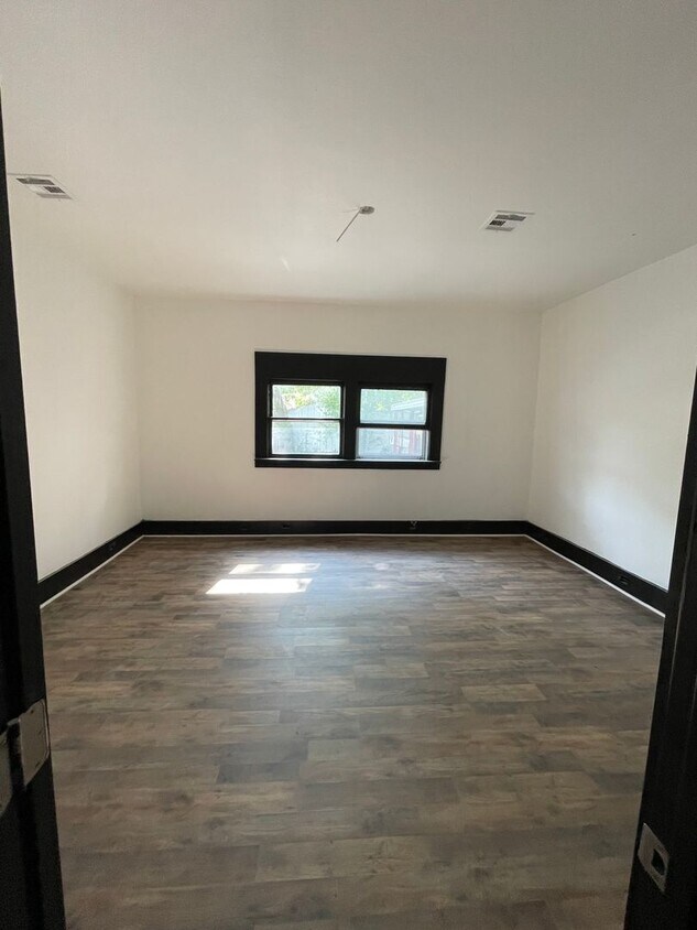 Building Photo - 3 Bedroom Home with office for rent!