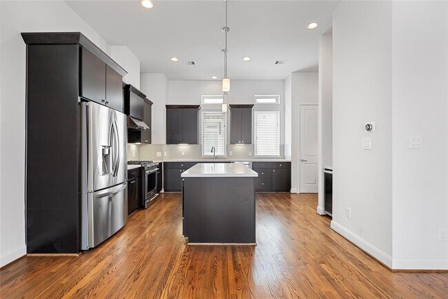 Building Photo - 4213 Schuler St