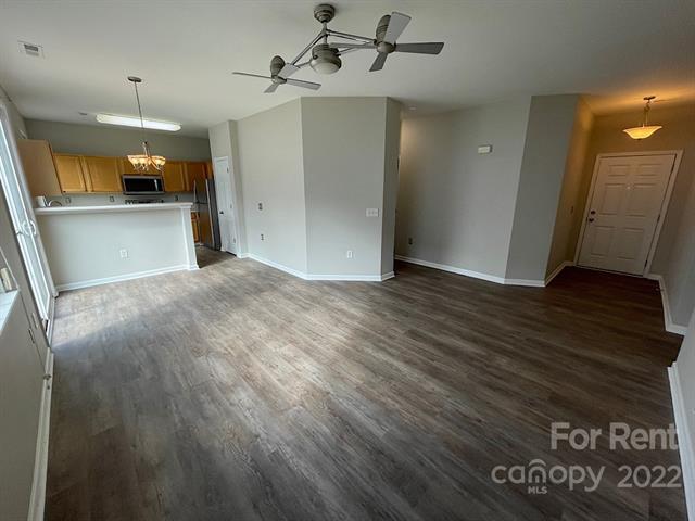 Foto del edificio - 9137 Meadowmont View Dr