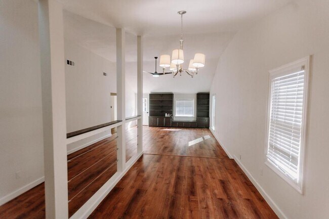 Building Photo - 1505 Windsong Trail