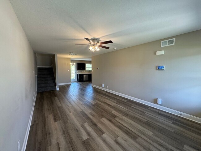 Foto del edificio - Gorgeous, Like New Home For Rent in Sango!