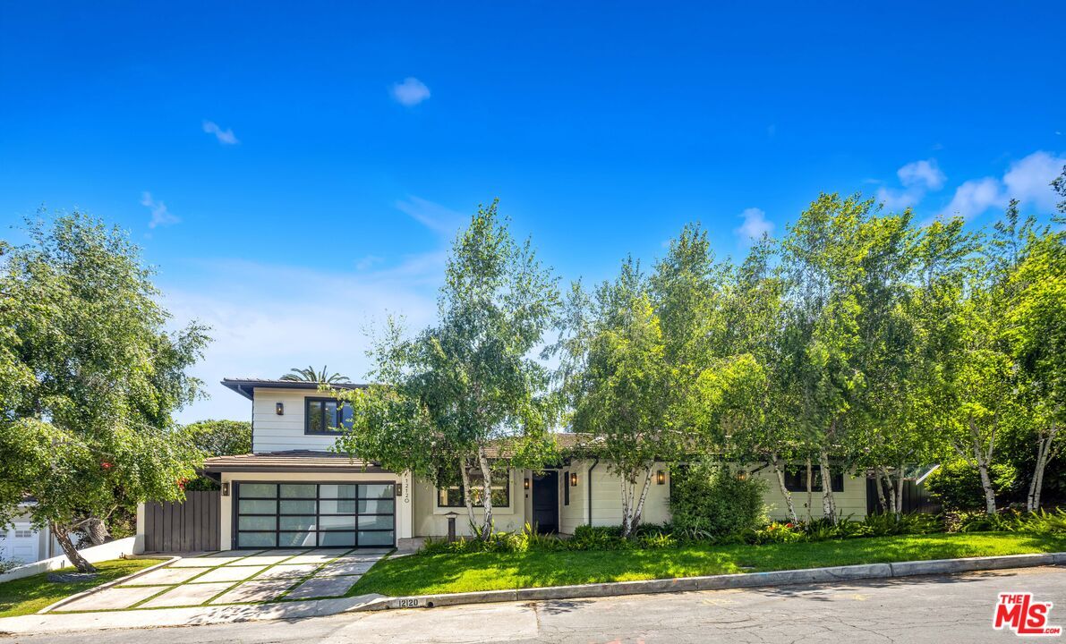 Foto principal - 12120 Travis St