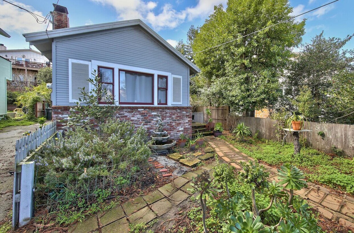 843 Lomita St, Monterey, CA 93940 Townhome Rentals in Monterey CA