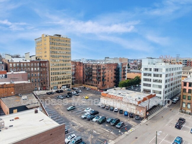 Building Photo - 220 W Jackson Ave