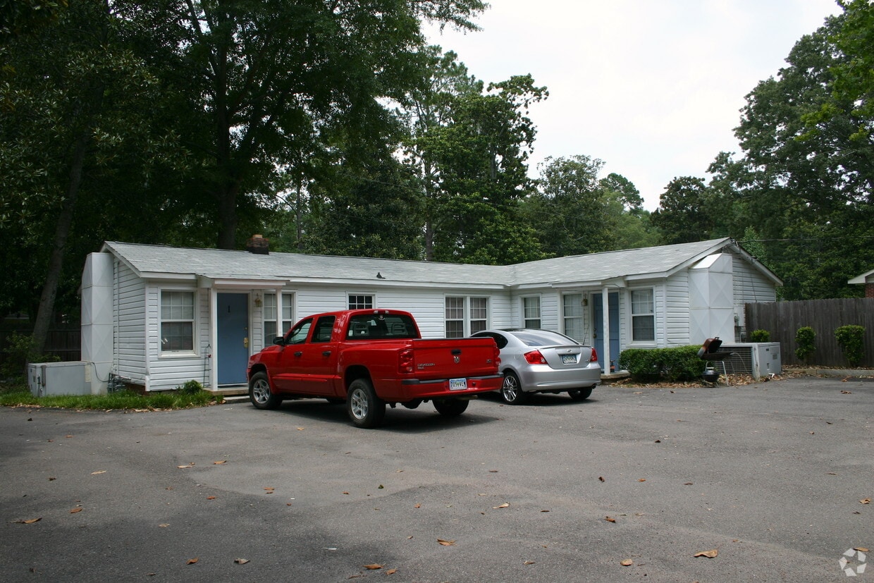 Building Photo - 1445 Lyon Dr SE