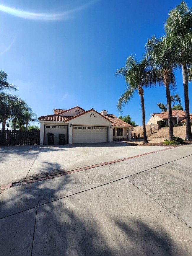 Building Photo - Charming Single-Story Home