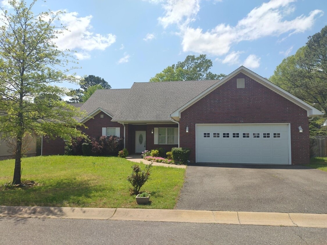 Primary Photo - Beautiful home available for rent