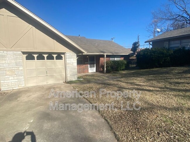 Building Photo - 2111 S Birmingham Ct