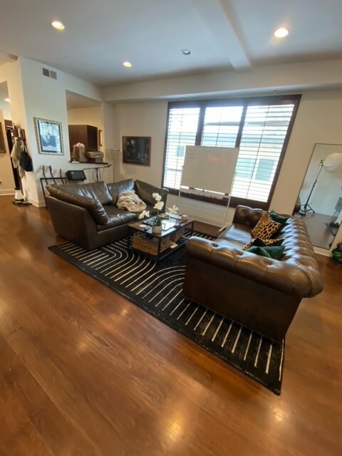 Foto del edificio - 11815 Laurelwood Dr