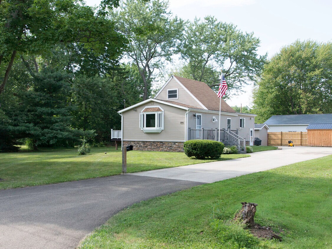 Foto principal - 2594 Meadow Lane