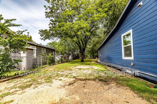 Building Photo - 2735 Pecan Valley Dr