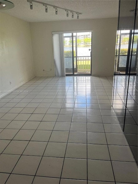 Building Photo - 10009 Winding Lake Rd