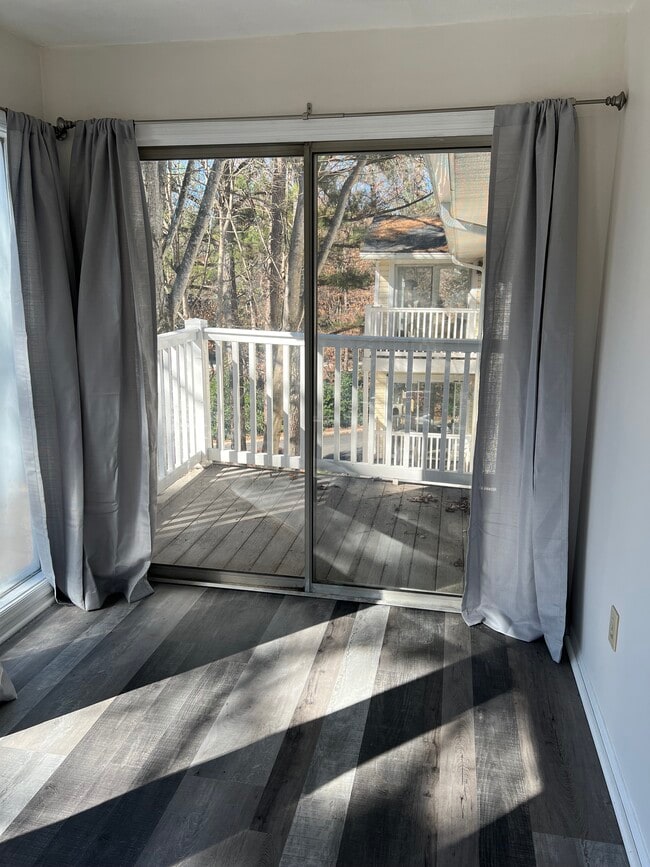 Building Photo - 1648 Raleigh Cir
