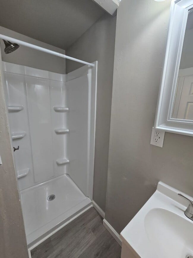 Building Photo - 716 Central St