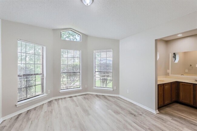 Building Photo - 7404 Rutgers Circle Unit A